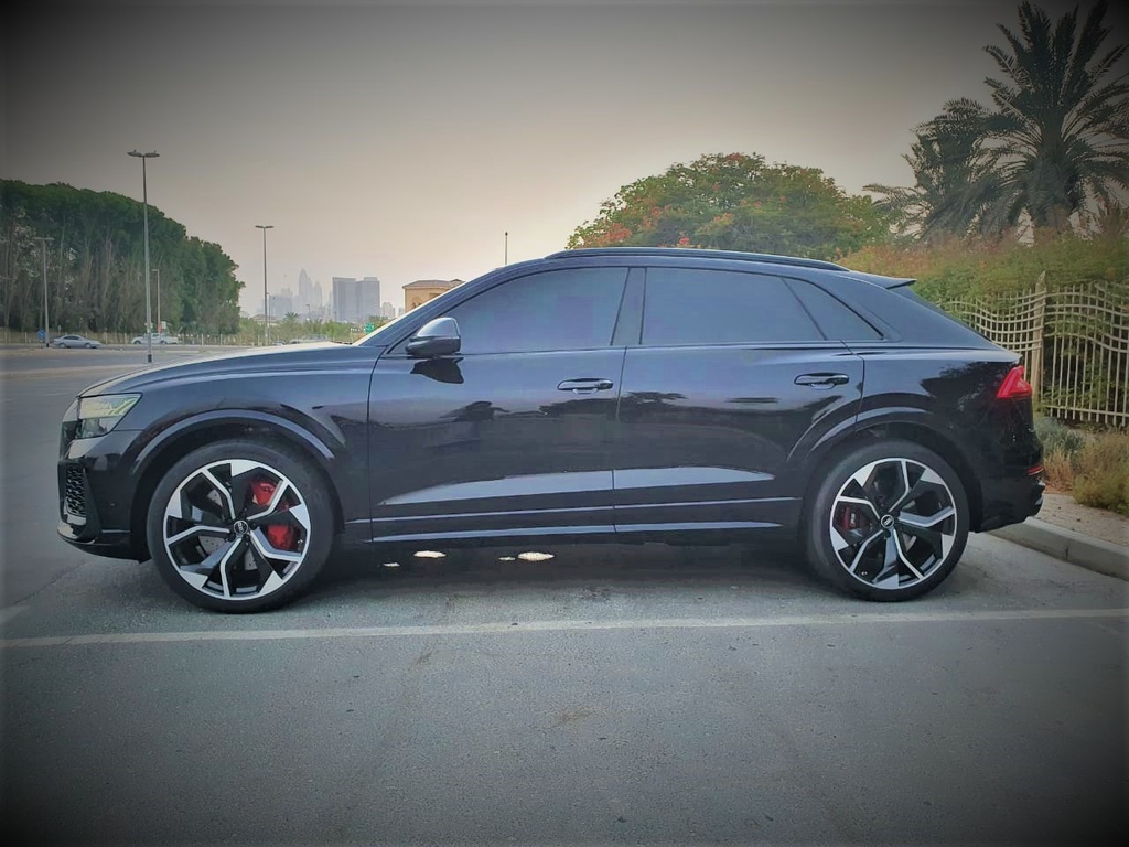 Audi RSQ8