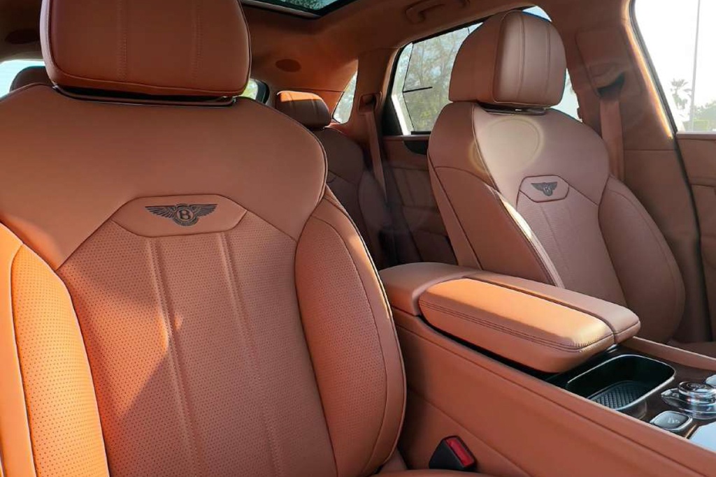 Bentley Bentyaga Black 2024