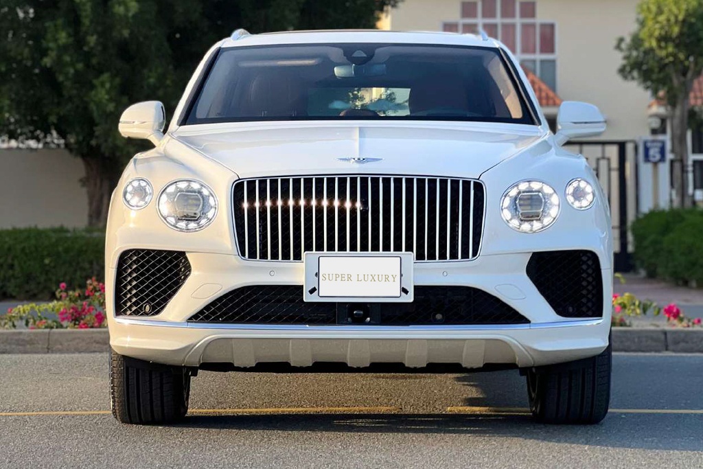 Bentley Bentyaga white 2024