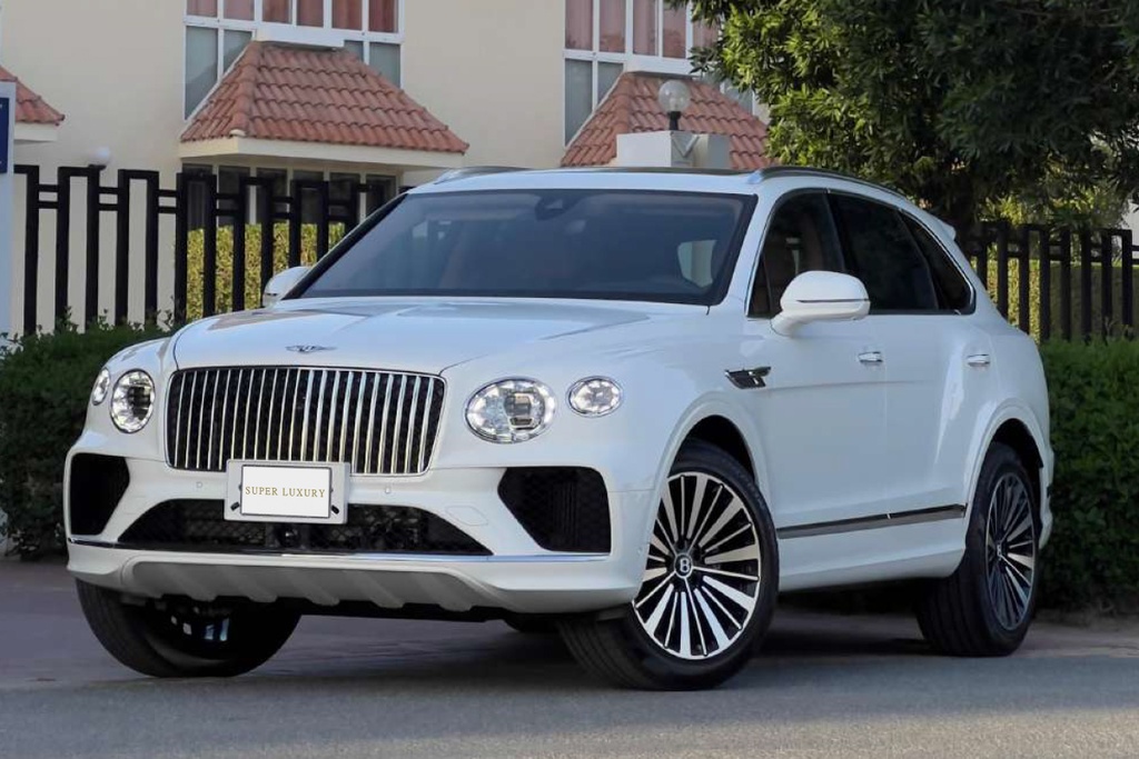 Bentley Bentyaga white 2024