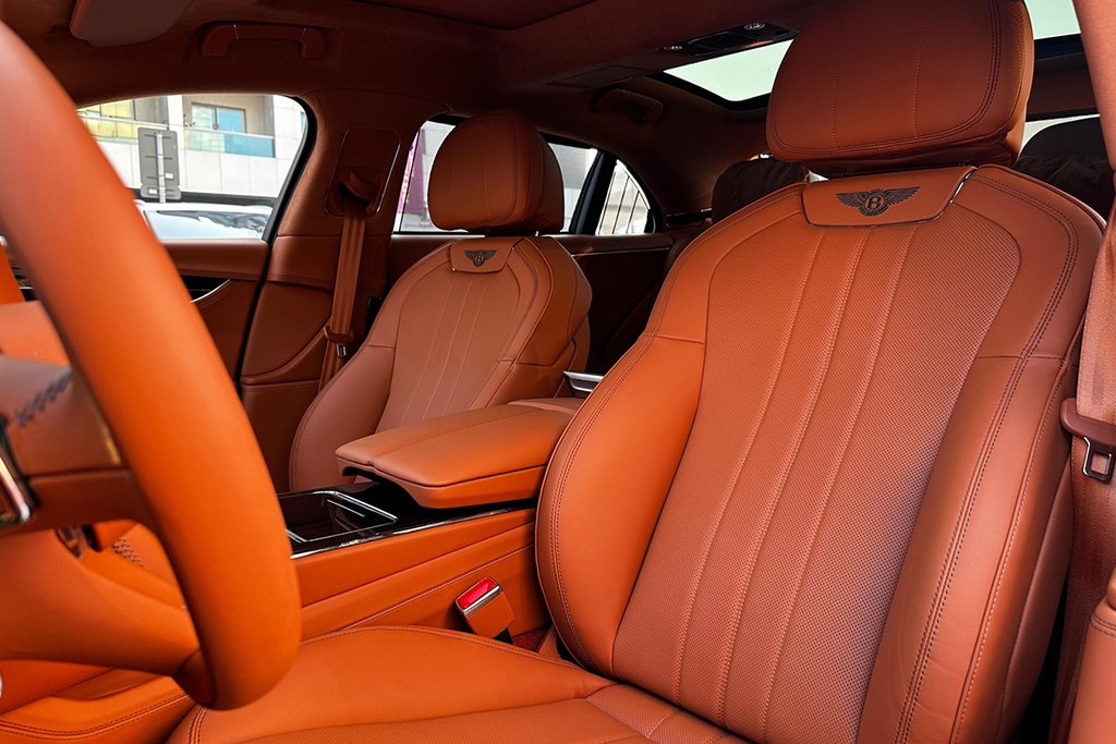 Bentley flying Spur
