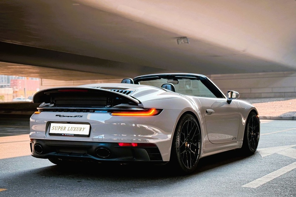 Porsche 911 Carrera GTS