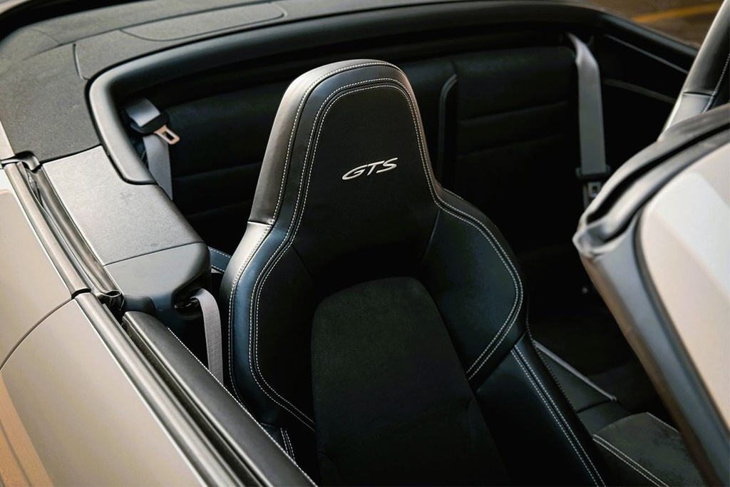 Porsche 911 Carrera GTS